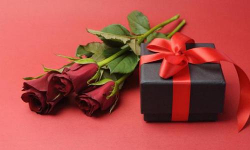 Что подарить девушке на день рождения — Идеи выбора подарка на любой вкус и кошелёк Неожиданный подарок на день рождения девушке